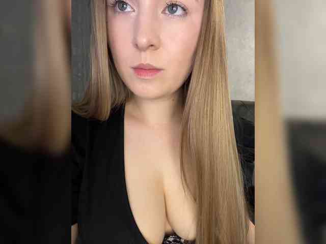 AlinaRay webcam