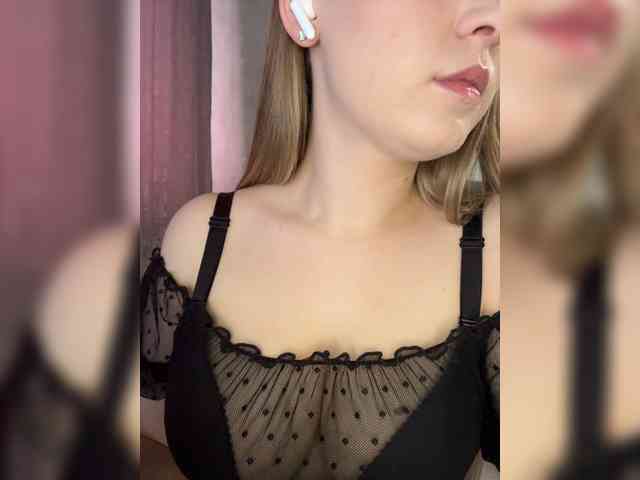 AlinaRay webcam