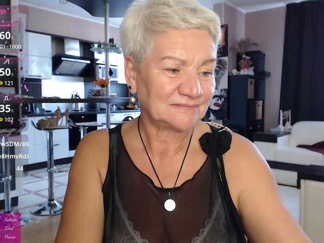 в попе у roxana-brooks