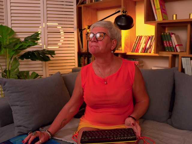 roxana-brooks live cam on BongaCams