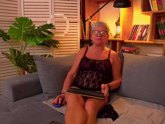 roxana-brooks live cam on BongaCams