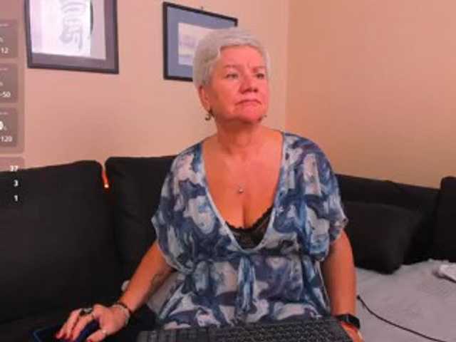 roxana-brooks live cam on BongaCams