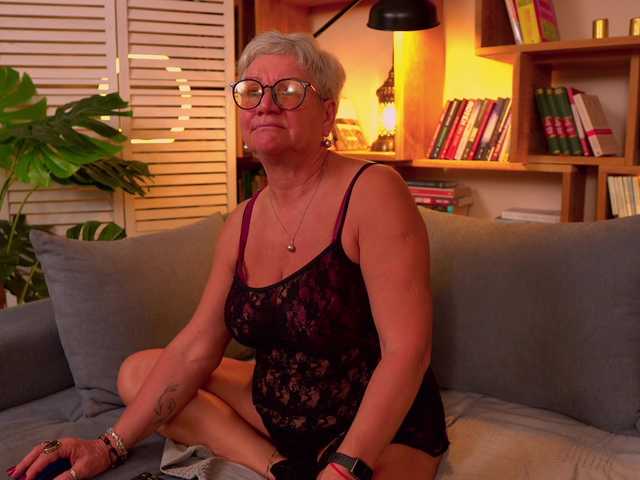roxana-brooks live cam on BongaCams