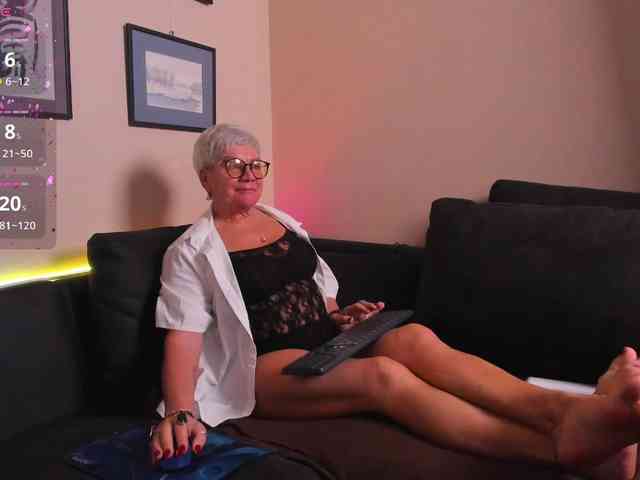 roxana-brooks live female cam on bongacams