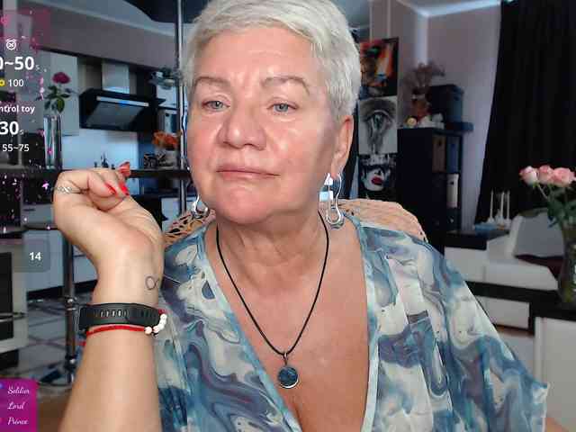 Roxana-brooks's cam show statistics and live stream