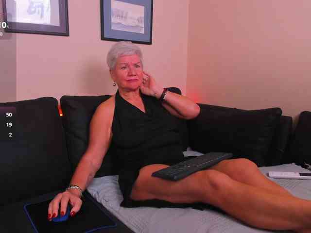 roxana-brooks live female cam on bongacams
