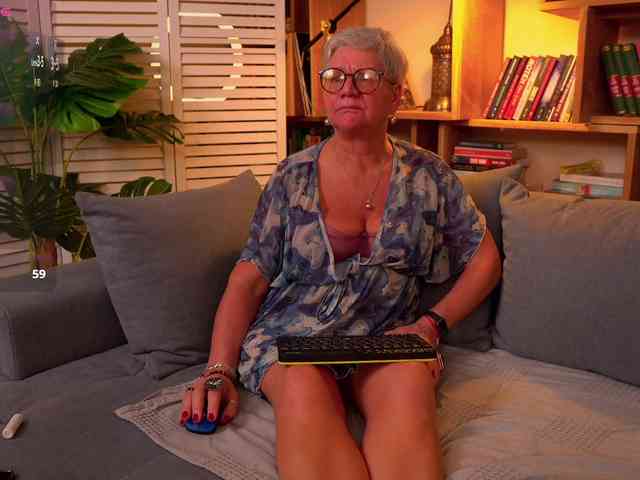 roxana-brooks live female cam on bongacams