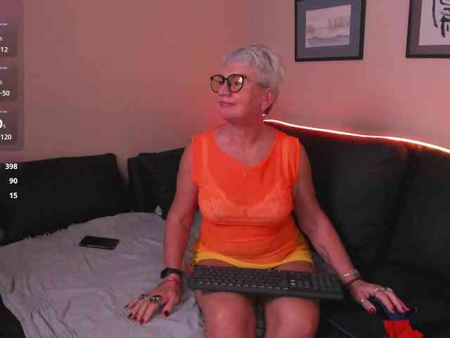 roxana-brooks live female cam on bongacams