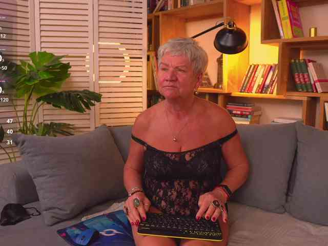 roxana-brooks live female cam on bongacams