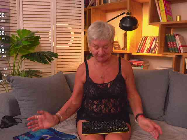 roxana-brooks live female cam on bongacams