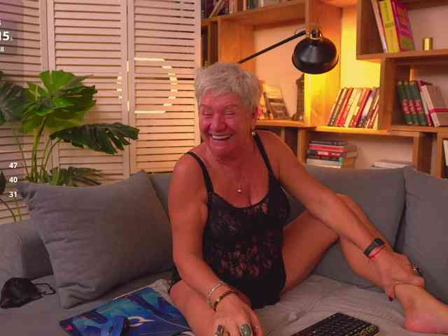 roxana-brooks live female cam on bongacams