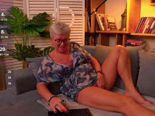 roxana-brooks live female cam on bongacams