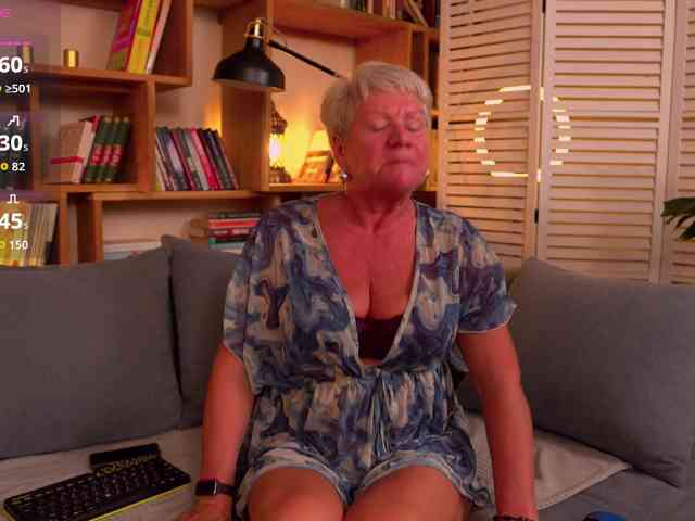roxana-brooks live female cam on bongacams