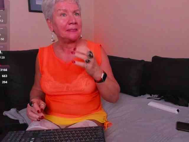 roxana-brooks live female cam on bongacams