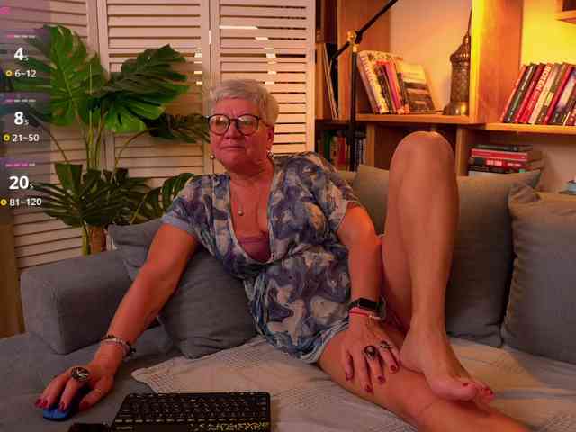 roxana-brooks live female cam on bongacams