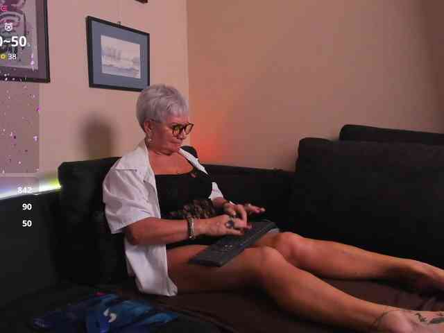 roxana-brooks live female cam on bongacams