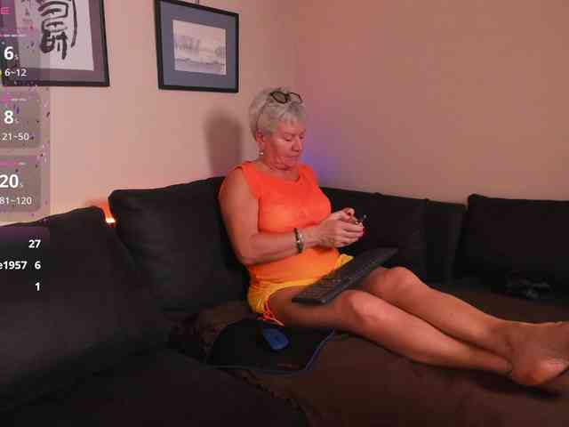 roxana-brooks live female cam on bongacams
