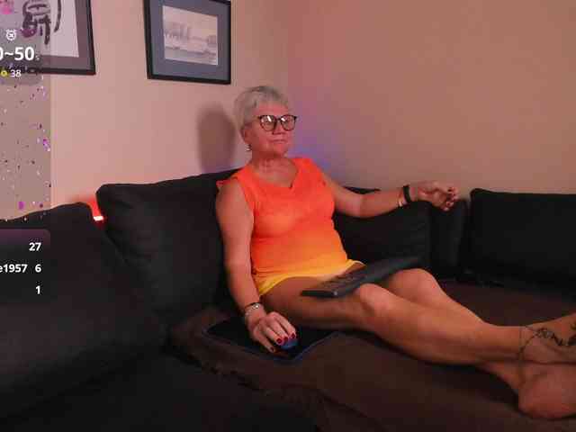 roxana-brooks live female cam on bongacams