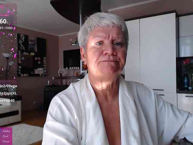 roxana-brooks live female cam on bongacams