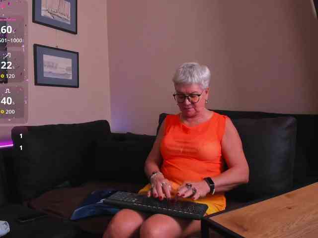 roxana-brooks live female cam on bongacams