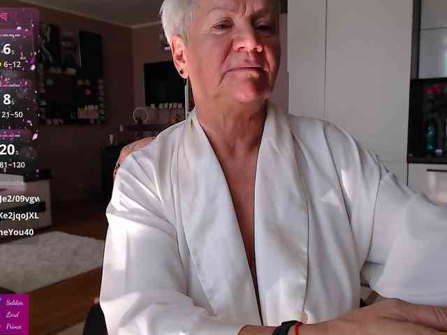 roxana-brooks live female cam on bongacams