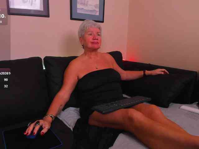 roxana-brooks live female cam on bongacams