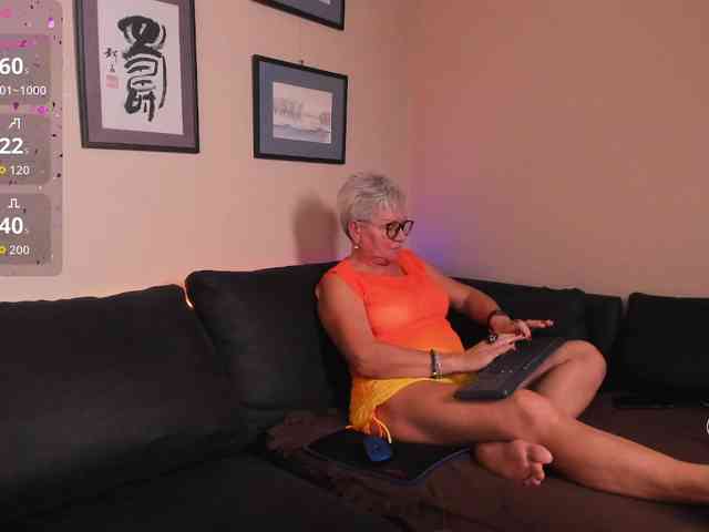 roxana-brooks live female cam on bongacams