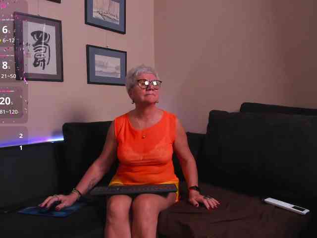 roxana-brooks live female cam on bongacams