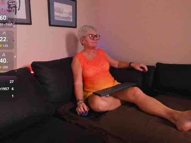 roxana-brooks live female cam on bongacams