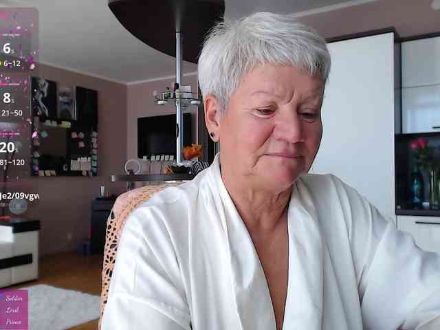 roxana-brooks live female cam on bongacams