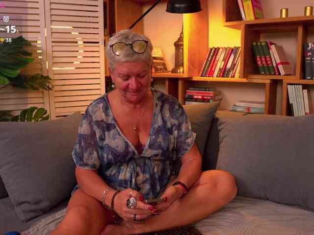roxana-brooks live female cam on bongacams