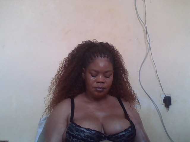 Sexydove live cam on BongaCams