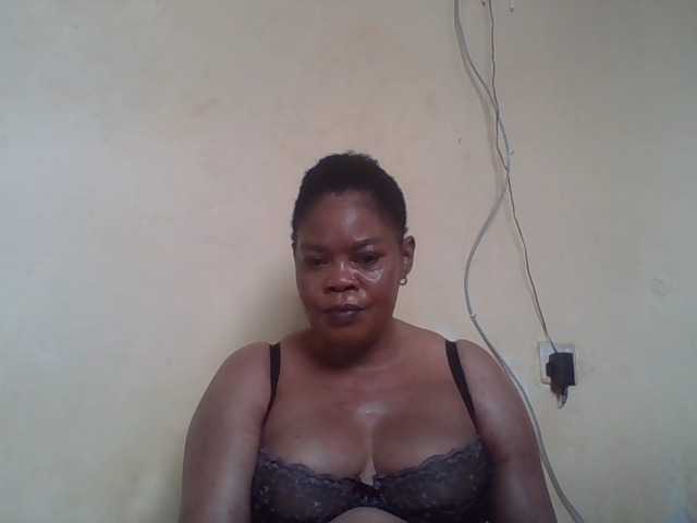 Sexydove live cam on BongaCams