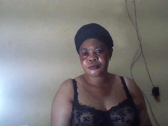 Sexydove live cam on BongaCams