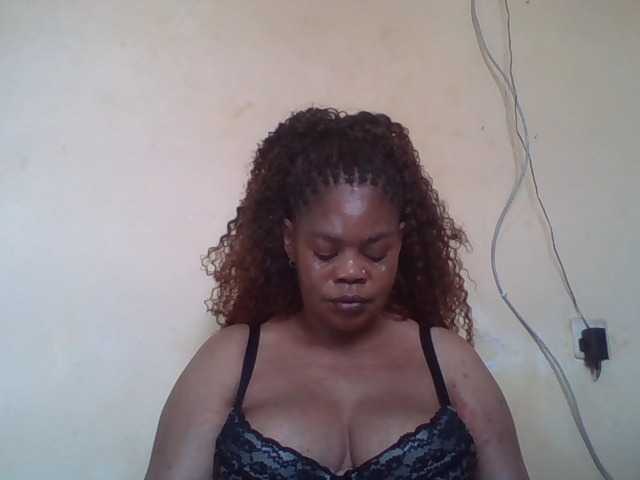 Sexydove live cam on BongaCams