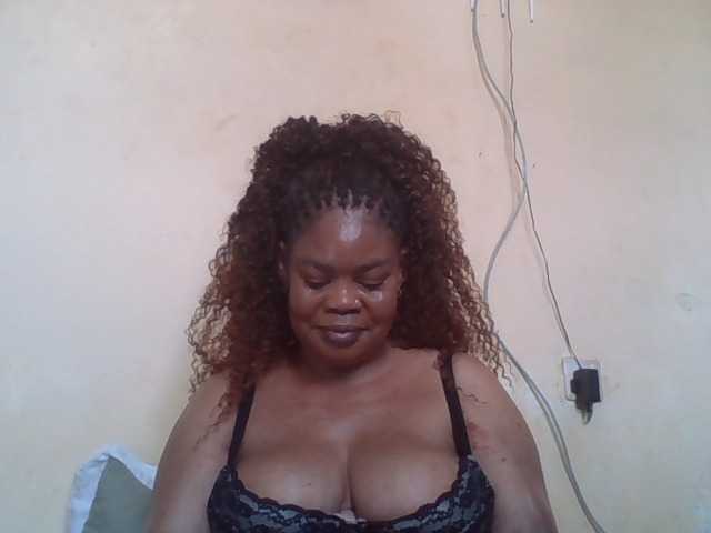 Sexydove live cam on BongaCams