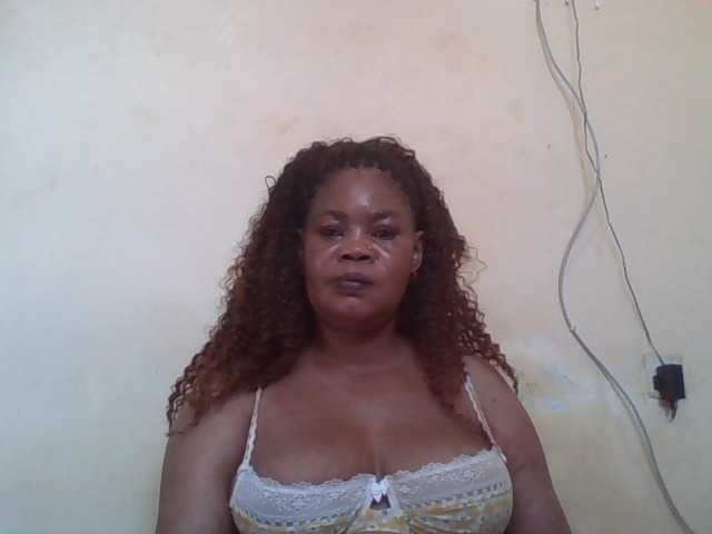Sexydove live cam on BongaCams