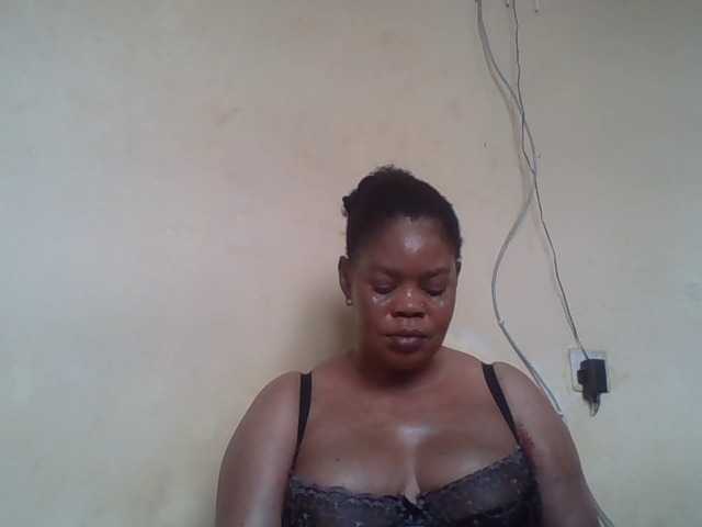 Sexydove live cam on BongaCams