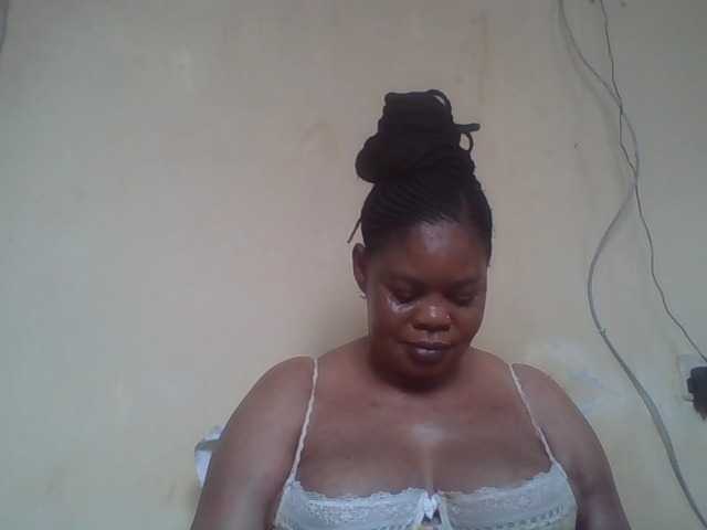 Sexydove live cam on BongaCams