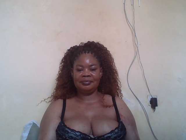 Sexydove live cam on BongaCams