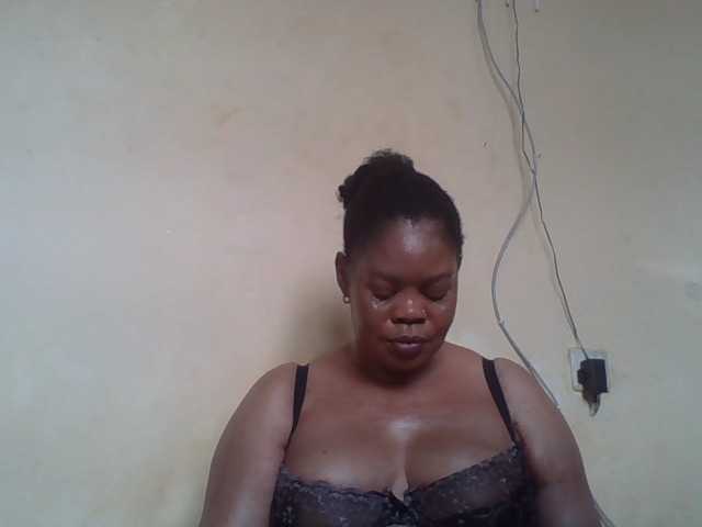 Sexydove live cam on BongaCams