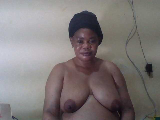Sexydove live cam on BongaCams