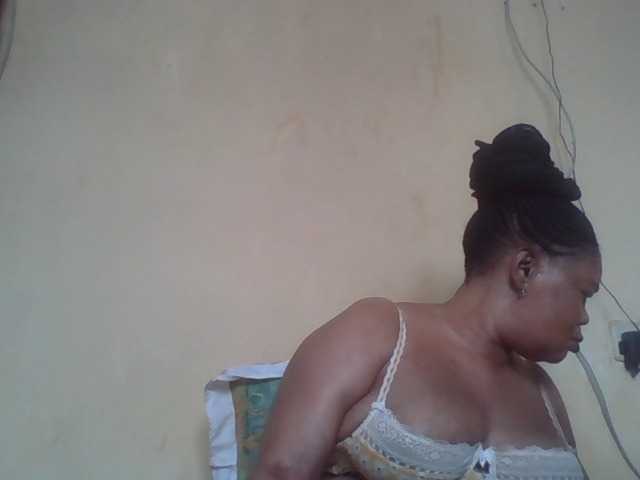 Sexydove live cam on BongaCams