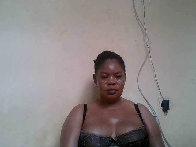 Sexydove live cam on BongaCams