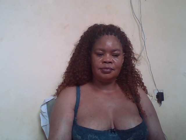 Sexydove live cam on BongaCams