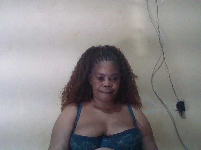 Sexydove live cam on BongaCams
