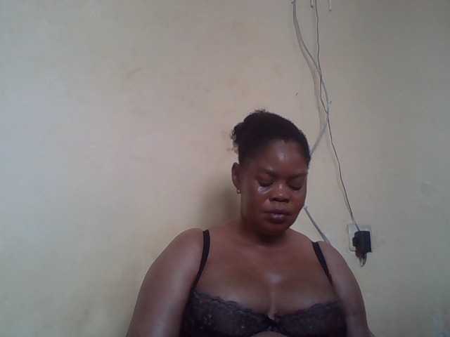 Sexydove live cam on BongaCams