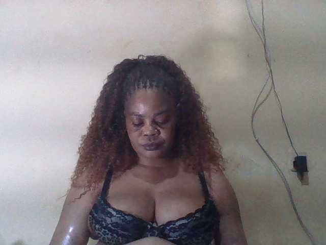 Sexydove live cam on BongaCams