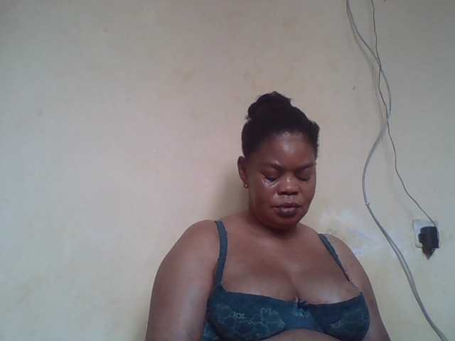 Sexydove live cam on BongaCams