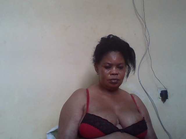 Sexydove live cam on BongaCams